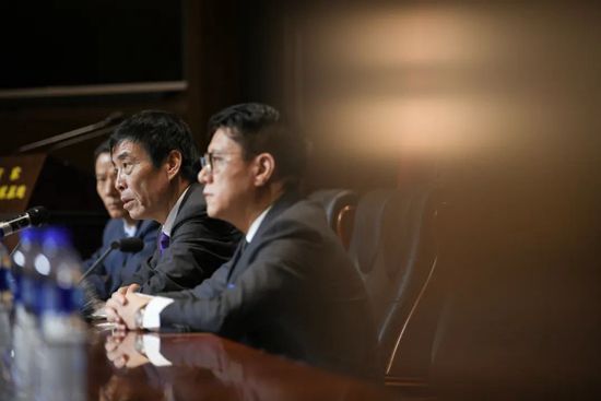 法国驻华大使罗梁先生，和金鸡奖二封影帝黄晓明出席开幕式活动